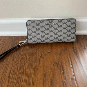 Michael Kors Jet Set Travel Continental Wallet Wristlet